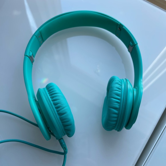 Beats Headphones - Picture 2 of 6